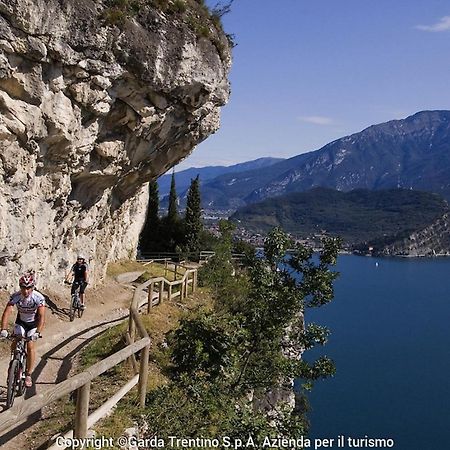 Club Nautico - Phoenix Studio Lake View Riva del Garda Bagian luar foto