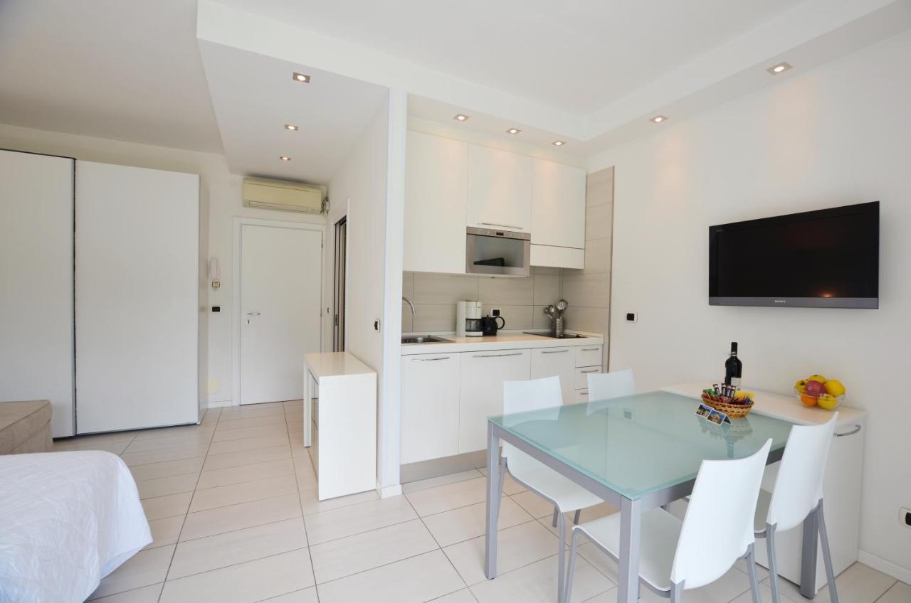 Club Nautico - Phoenix Studio Lake View Riva del Garda Bagian luar foto