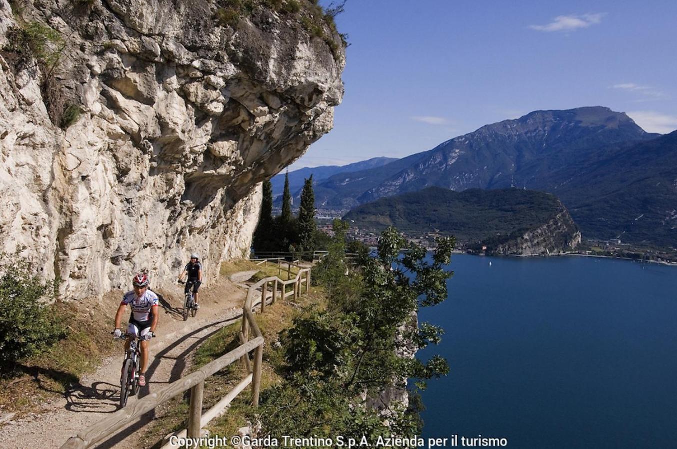Club Nautico - Phoenix Studio Lake View Riva del Garda Bagian luar foto