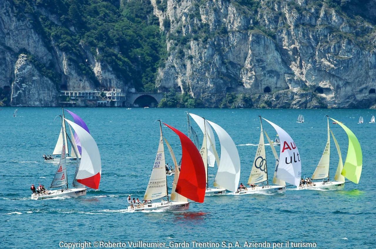 Club Nautico - Phoenix Studio Lake View Riva del Garda Bagian luar foto